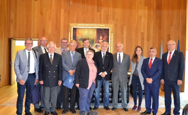 O presidente do Parlamento recibe a unha delegación de Vilanova de Arousa e da localidade alemana de Cuxhaven, irmandadas desde hai 15 anos